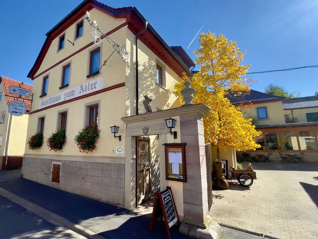 Buitenkant van Gasthaus zum Adler in Langendorf