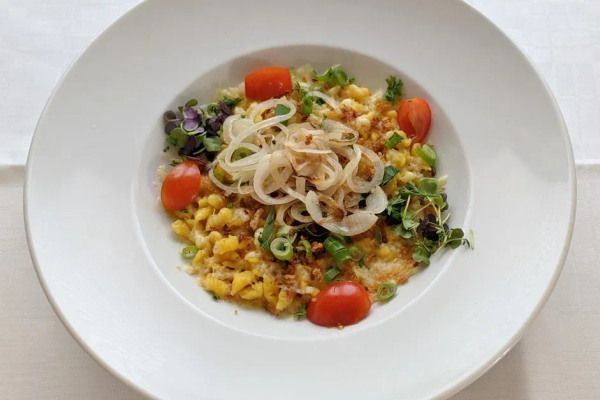 Käsespätzle med stekt lök